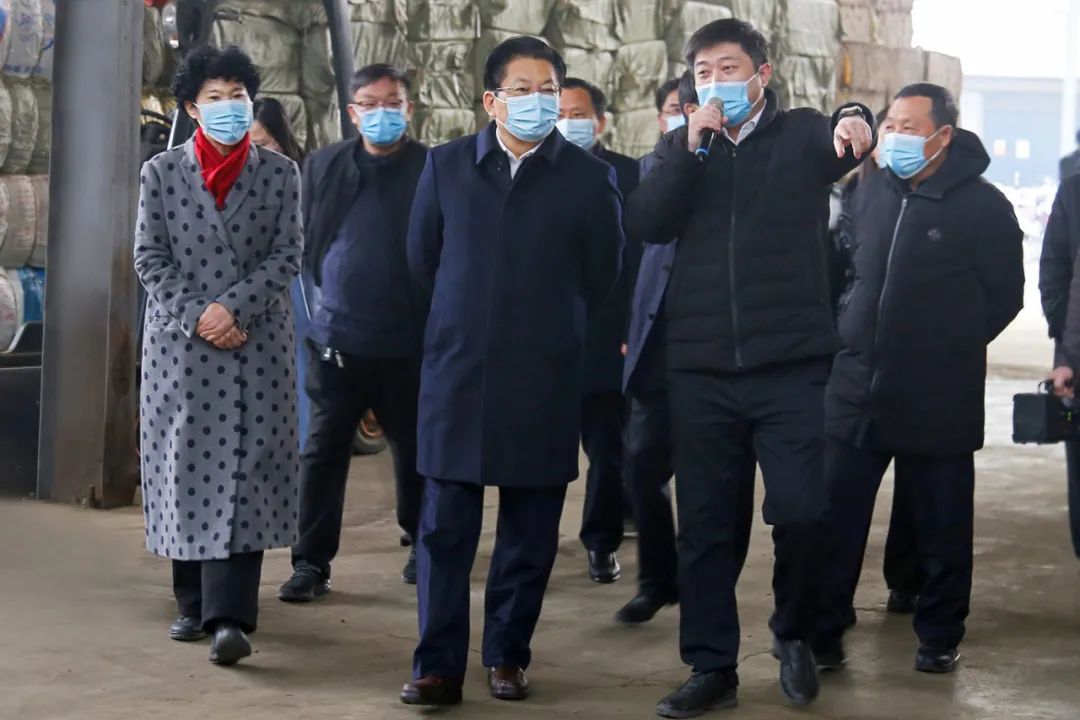 【集團動態(tài)】提質(zhì)增效強龍頭、助力發(fā)展高質(zhì)量-市委書記朱是西到南陽仙草健康集團調(diào)研